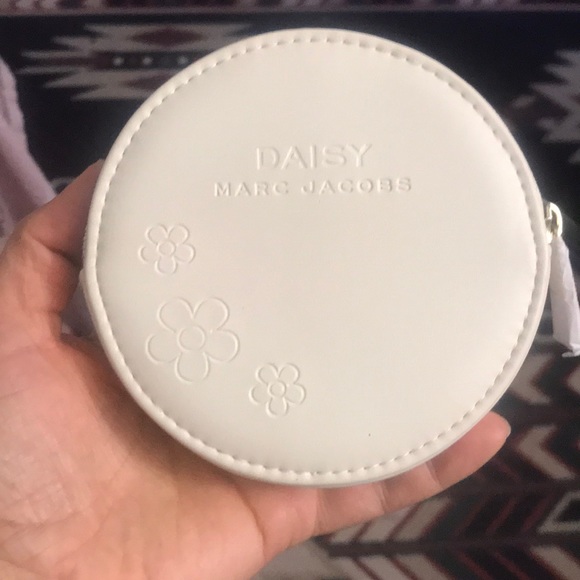 Daisy Marc Jacob cosmetic pouch - Picture 4 of 5